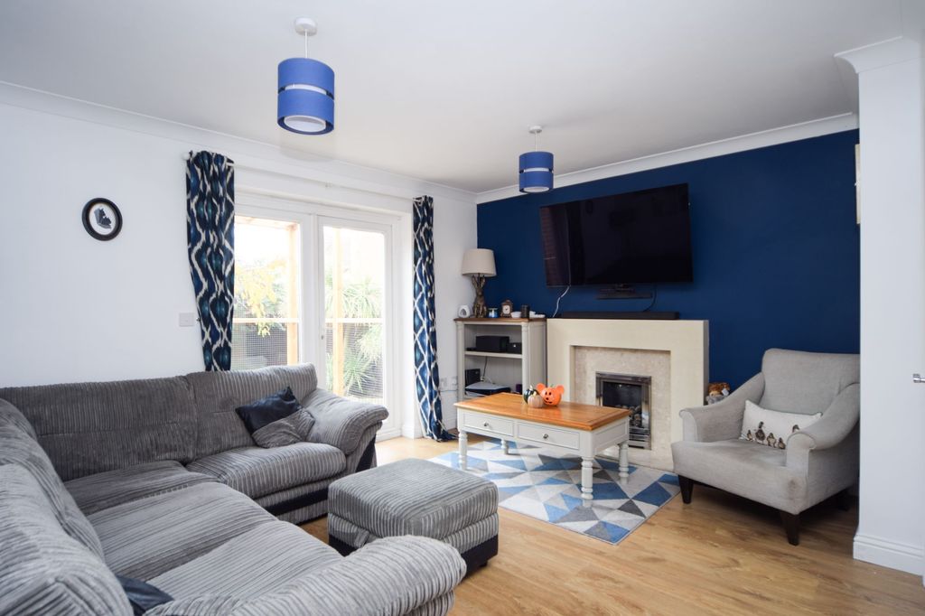 Property photo 3 of 19