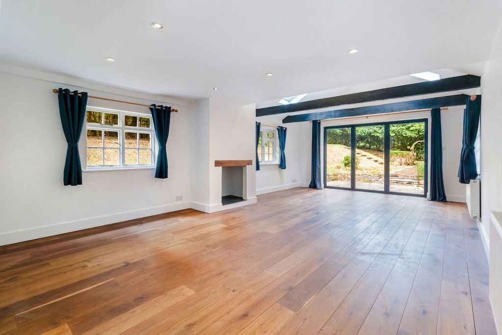 Property photo 3 of 33