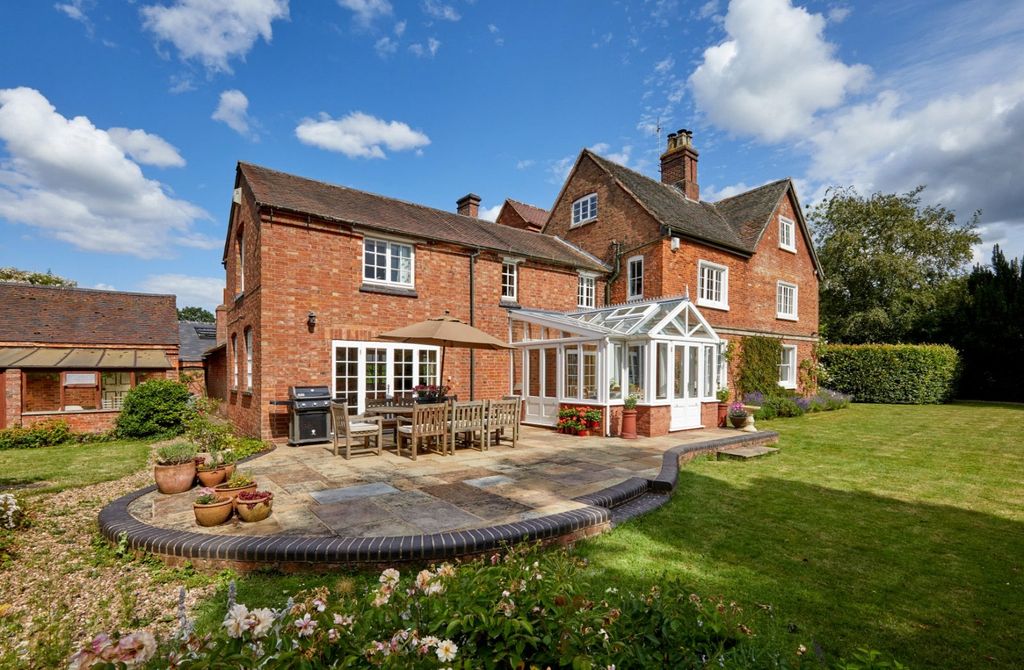 Property photo 2 of 21 Garden