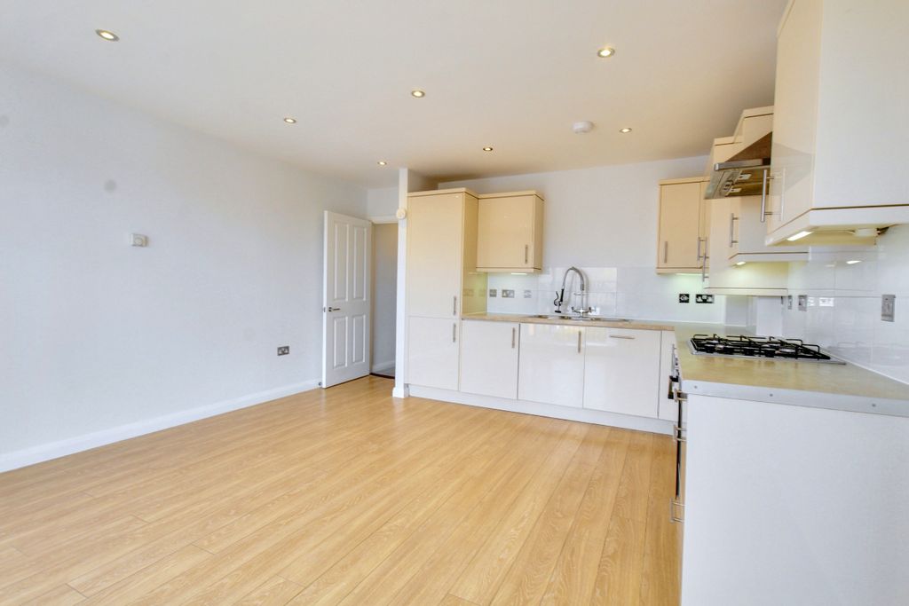 Property photo 3 of 8 3.Kitchen.Jpg