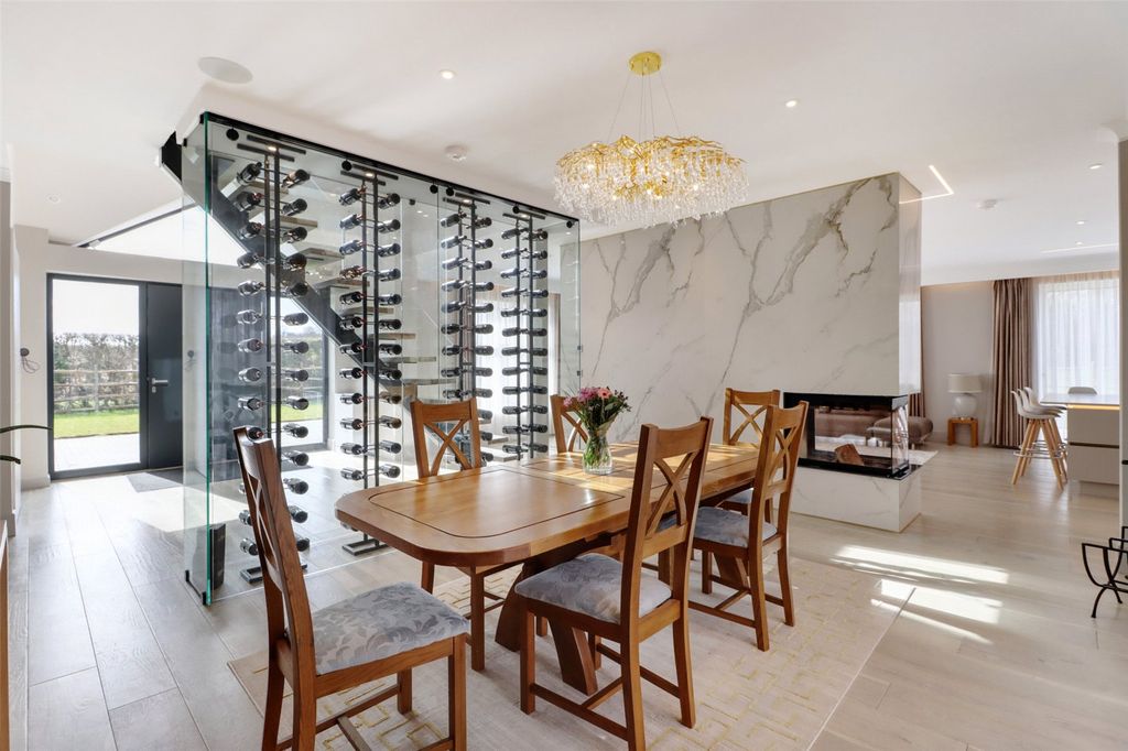 Property photo 2 of 50 Dining Room