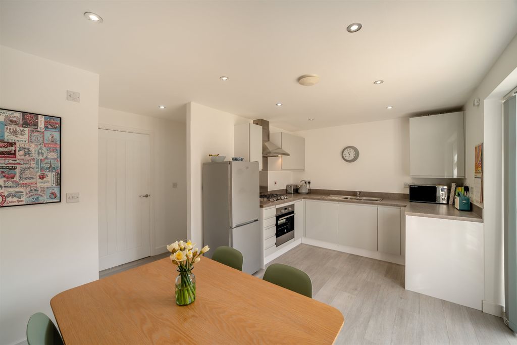 Property photo 2 of 22