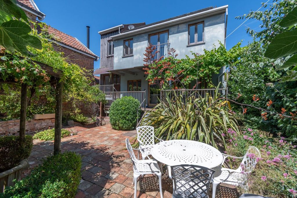 Property photo 1 of 21