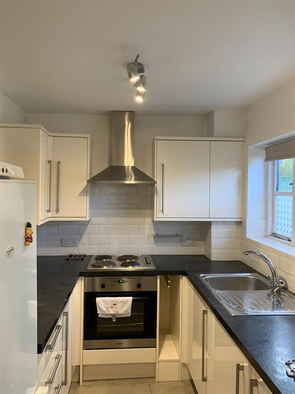 Property photo 2 of 6 Kitchen