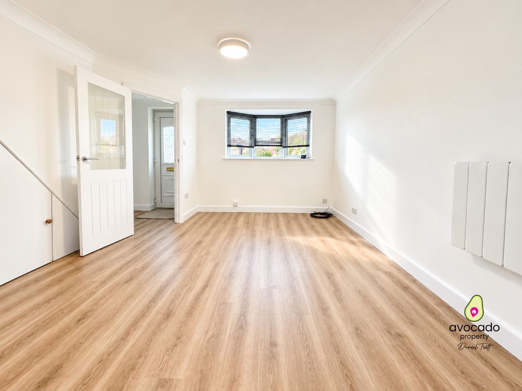 Property photo 2 of 12 5909071
