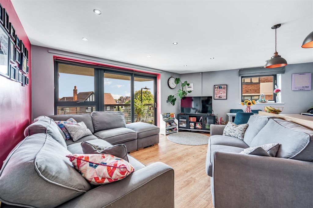 Property photo 1 of 15 30 Ampere House-2.Jpg