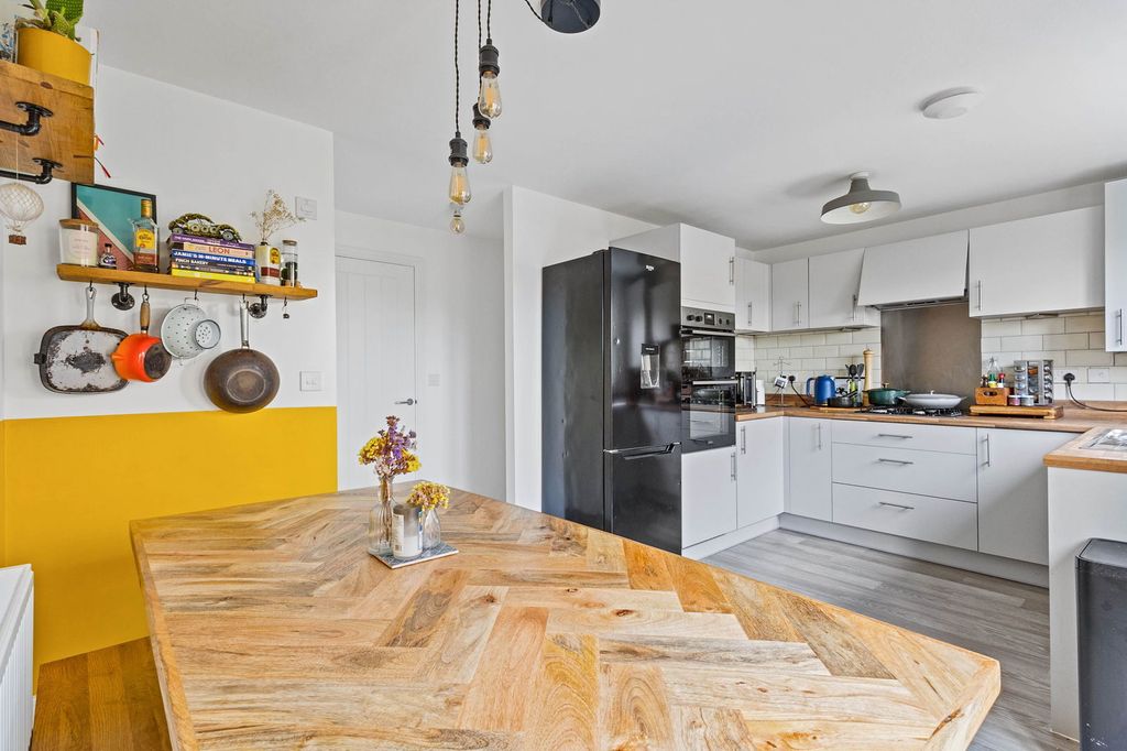 Property photo 2 of 24