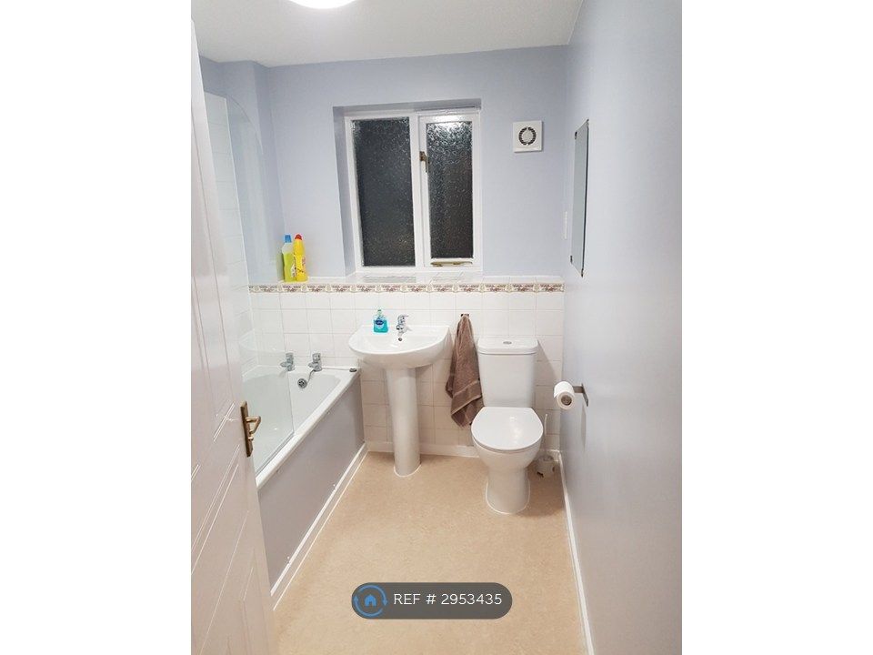 Property photo 2 of 12 Bathroom