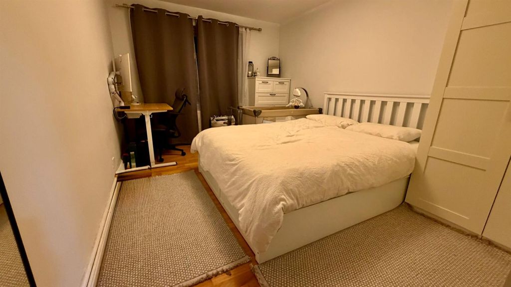 Property photo 2 of 5 Bedroom