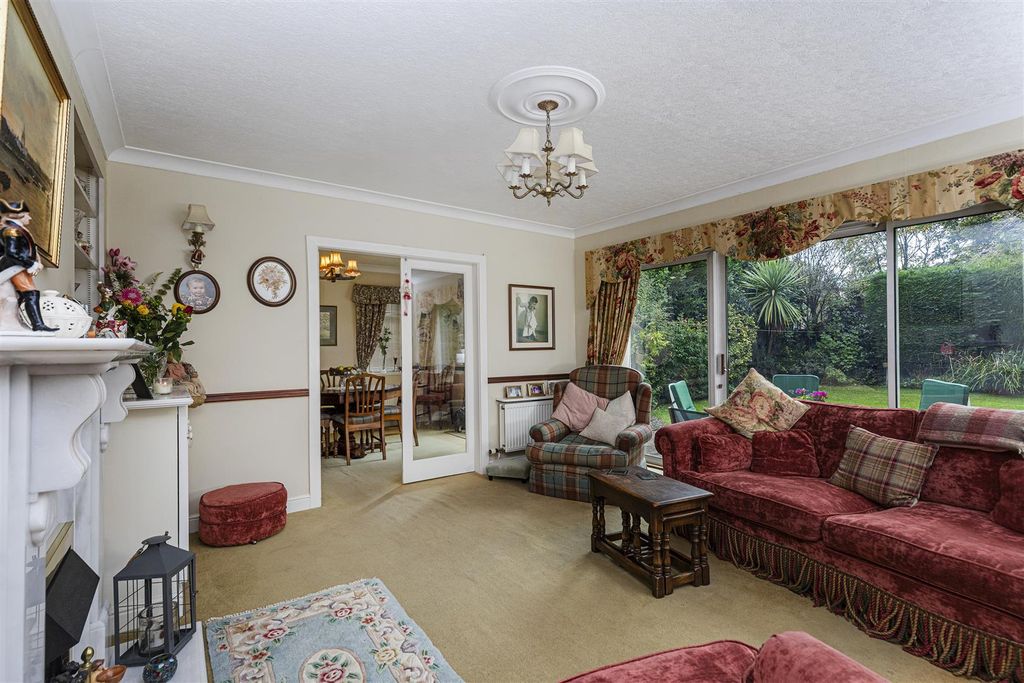 Property photo 3 of 54 Living Room