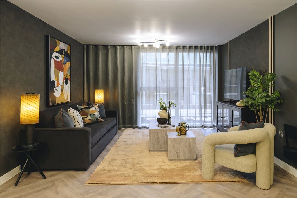 Property photo 3 of 9 Show Home