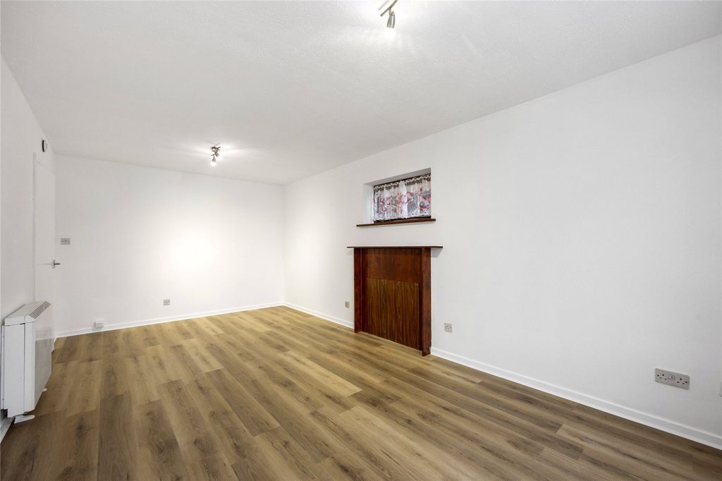 Property photo 3 of 9 Picture No. 05