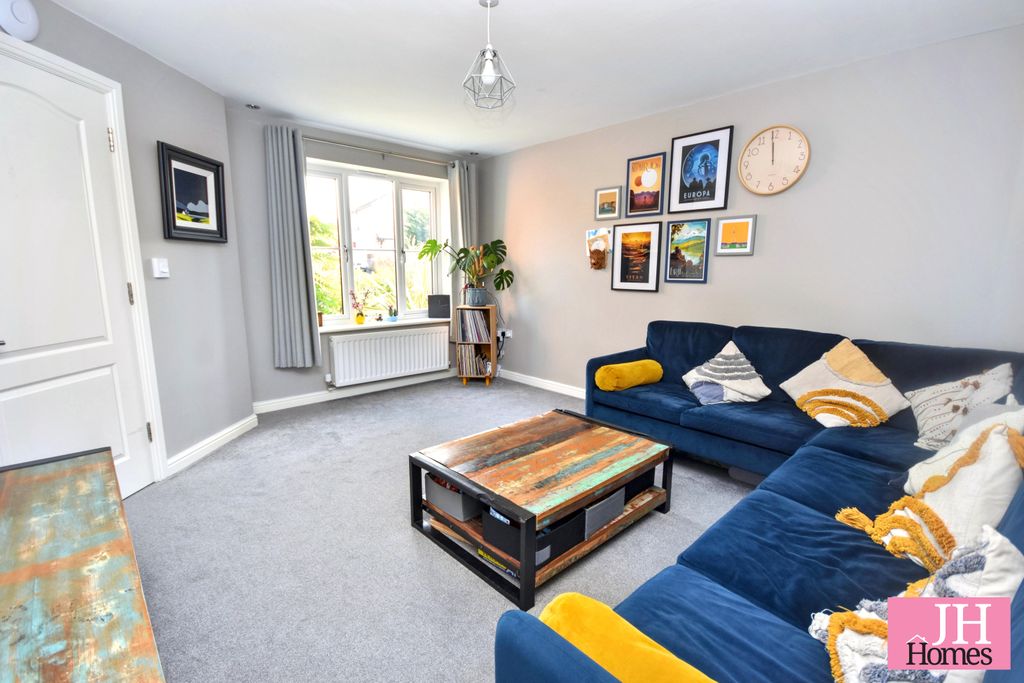 Property photo 2 of 21