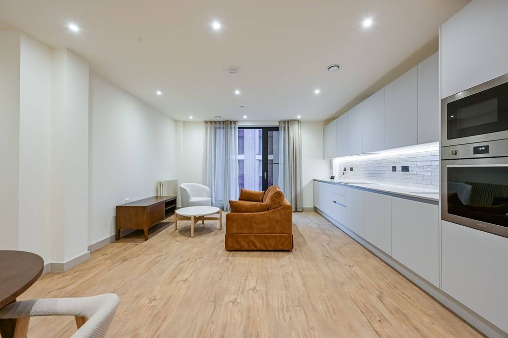 Property photo 2 of 21