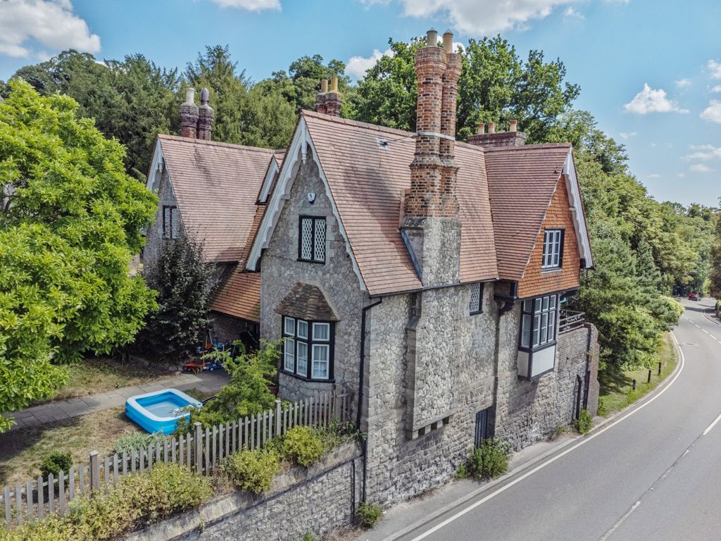 Property photo 2 of 10 Ragstones