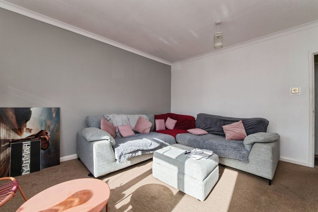 Property photo 3 of 12