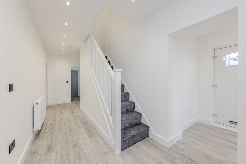 Property photo 3 of 29