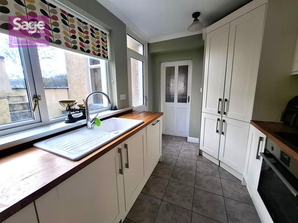 Property photo 2 of 35