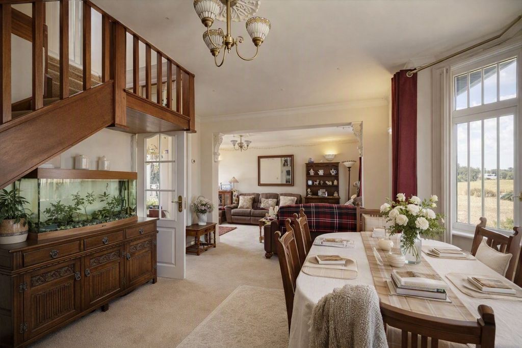 Property photo 3 of 23