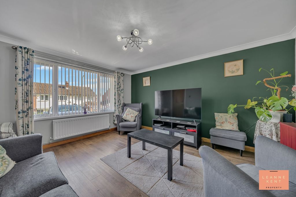 Property photo 2 of 33