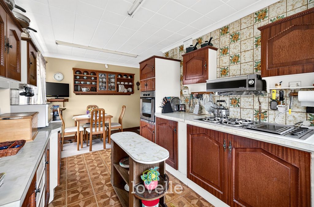 Property photo 3 of 21