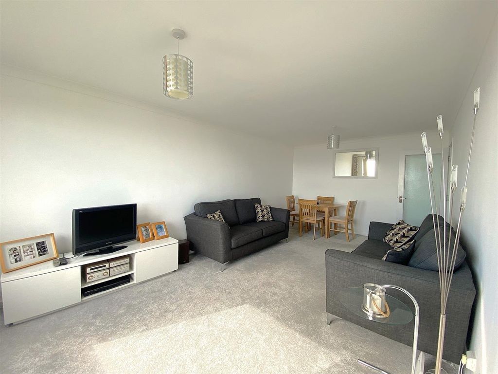 Property photo 3 of 15 14 Barbados - Lounge1.Jpg