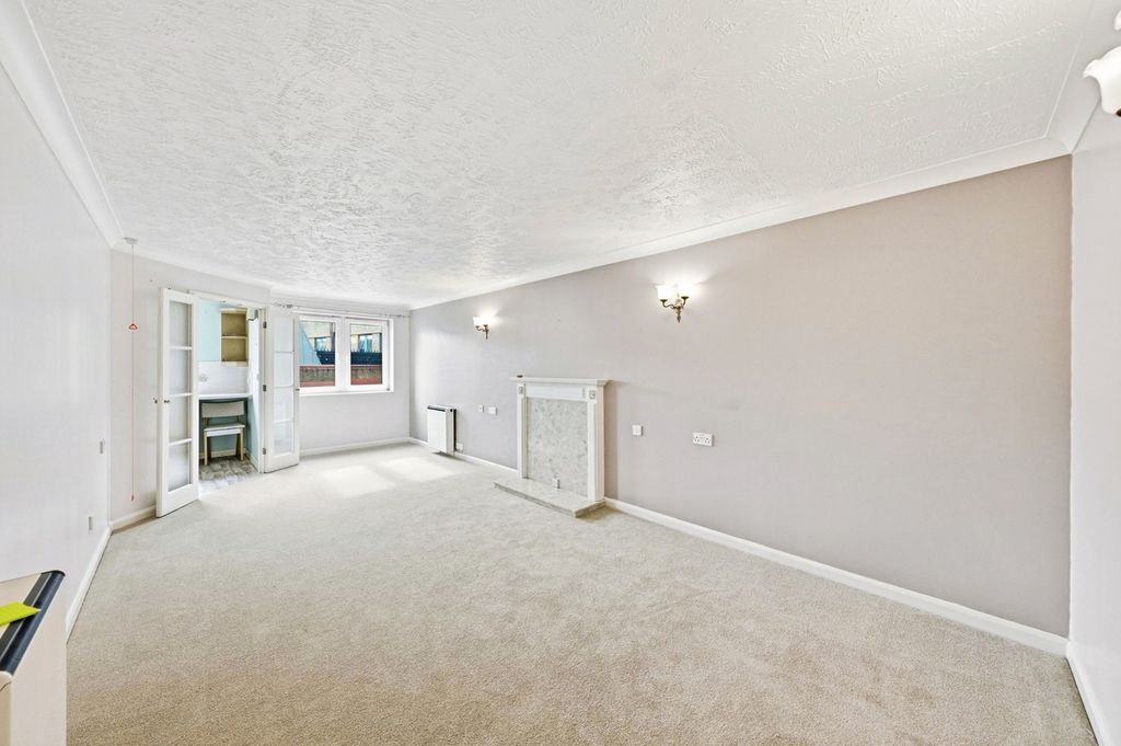 Property photo 2 of 9 Lounge