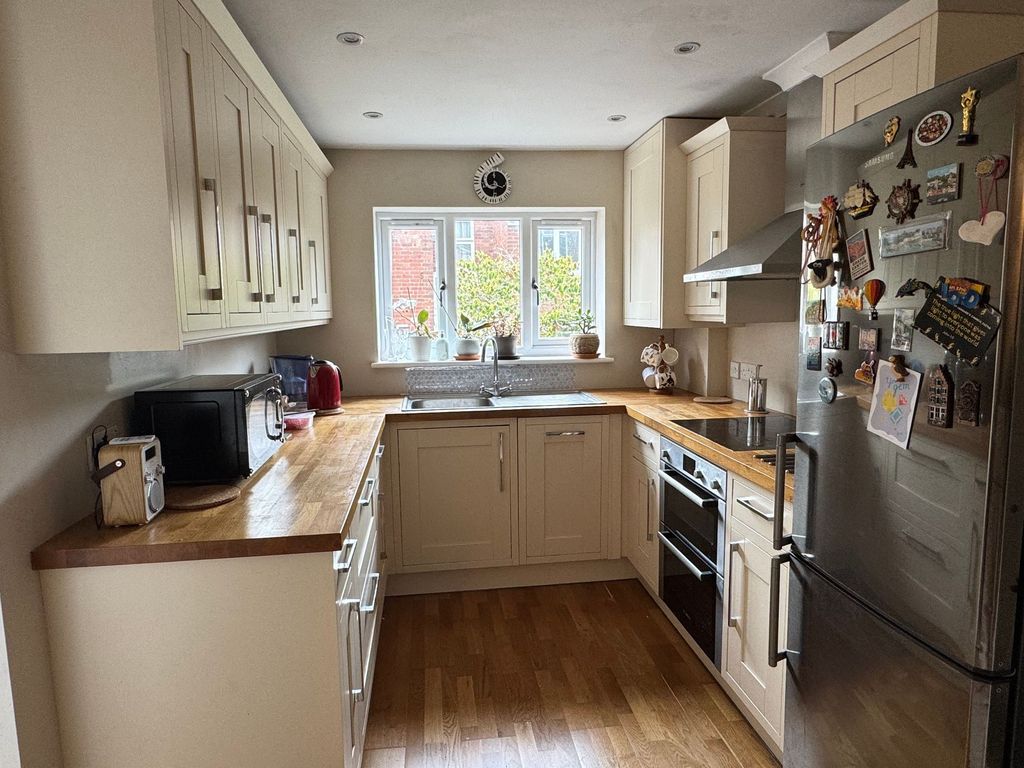 Property photo 3 of 13 Kitchen