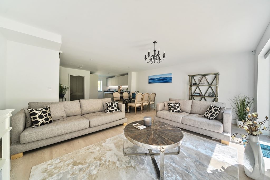 Property photo 1 of 13 Living Area