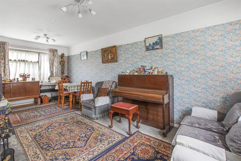 Property photo 2 of 16 Lounge/Diner