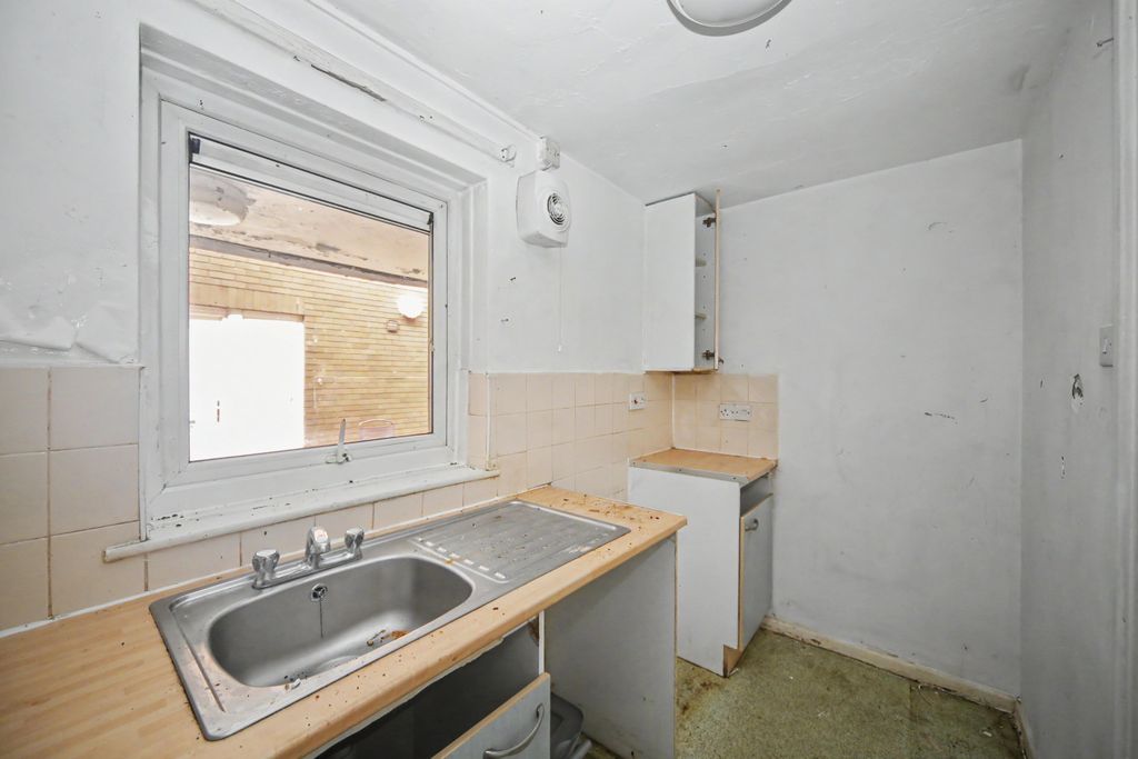 Property photo 3 of 12 51 Fell View, Chorley, Lancashire, Pr6 0Nu