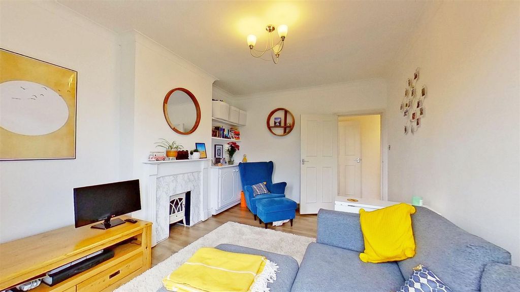 Property photo 2 of 9 Garratt-Lane-Earlsfield-Sw18-05202022_161758.Jpg