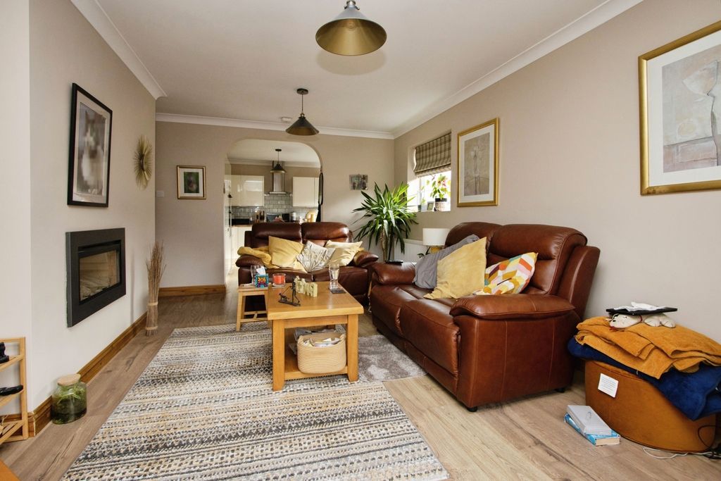 Property photo 3 of 21 Pbox-Img.Jpg