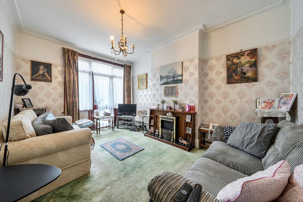Property photo 2 of 14 1440677-7-69Dce4B...