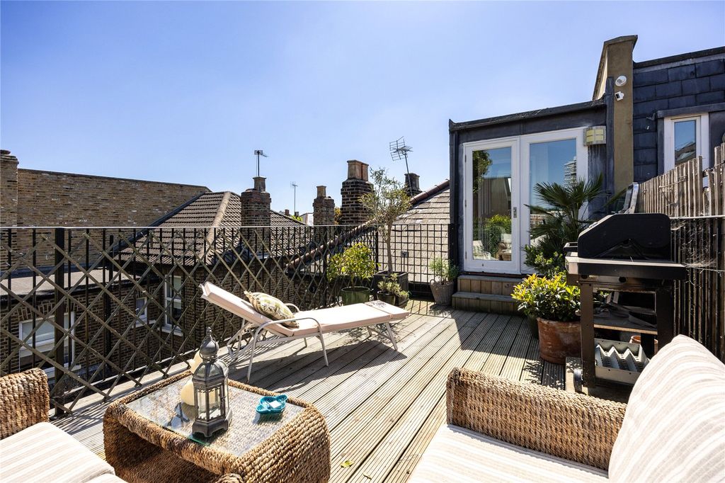 Property photo 2 of 12 Terrace