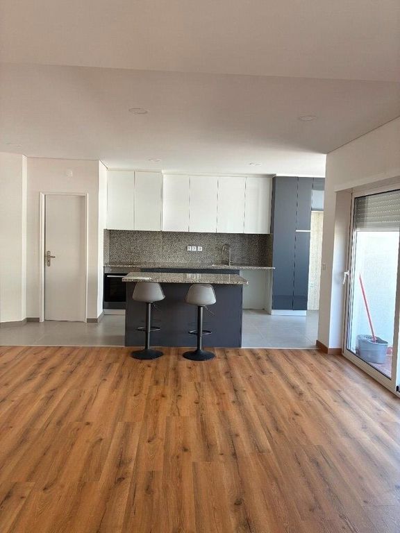 Property photo 1 of 13 T3 Apartment In Darque Next To The National Road