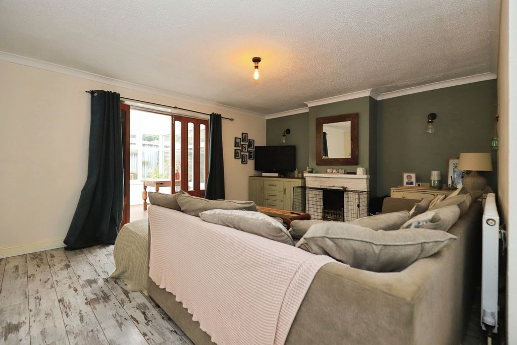 Property photo 2 of 9 Lounge/Diner