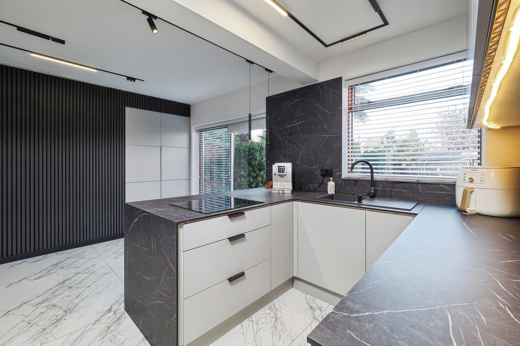 Property photo 2 of 17 Photo