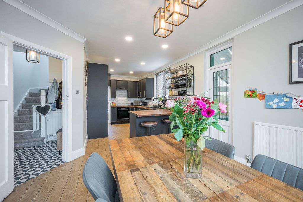 Property photo 2 of 30