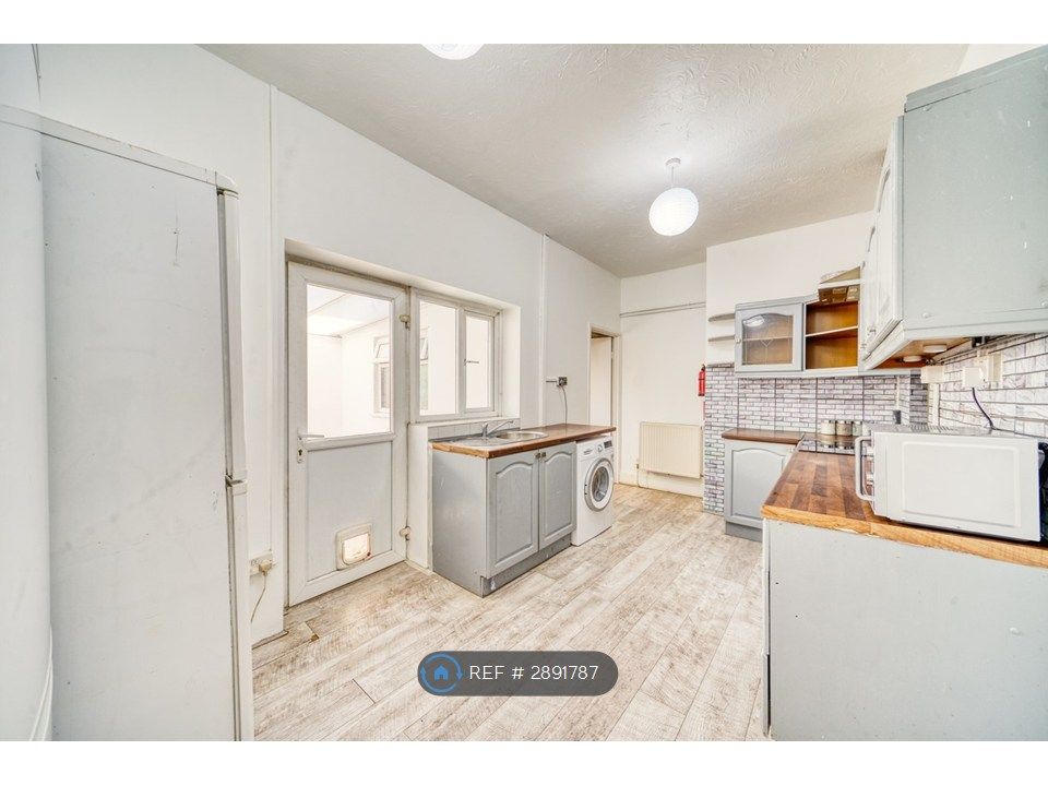 Property photo 2 of 35