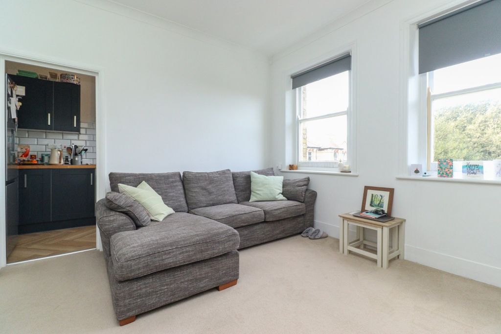 Property photo 3 of 10 Picture 3