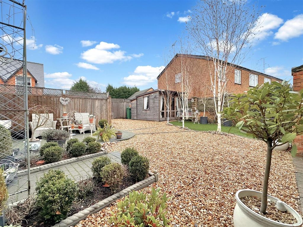 Property photo 3 of 27 Delightful Low-Maintenance Garden 780