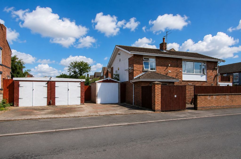 Property photo 1 of 32