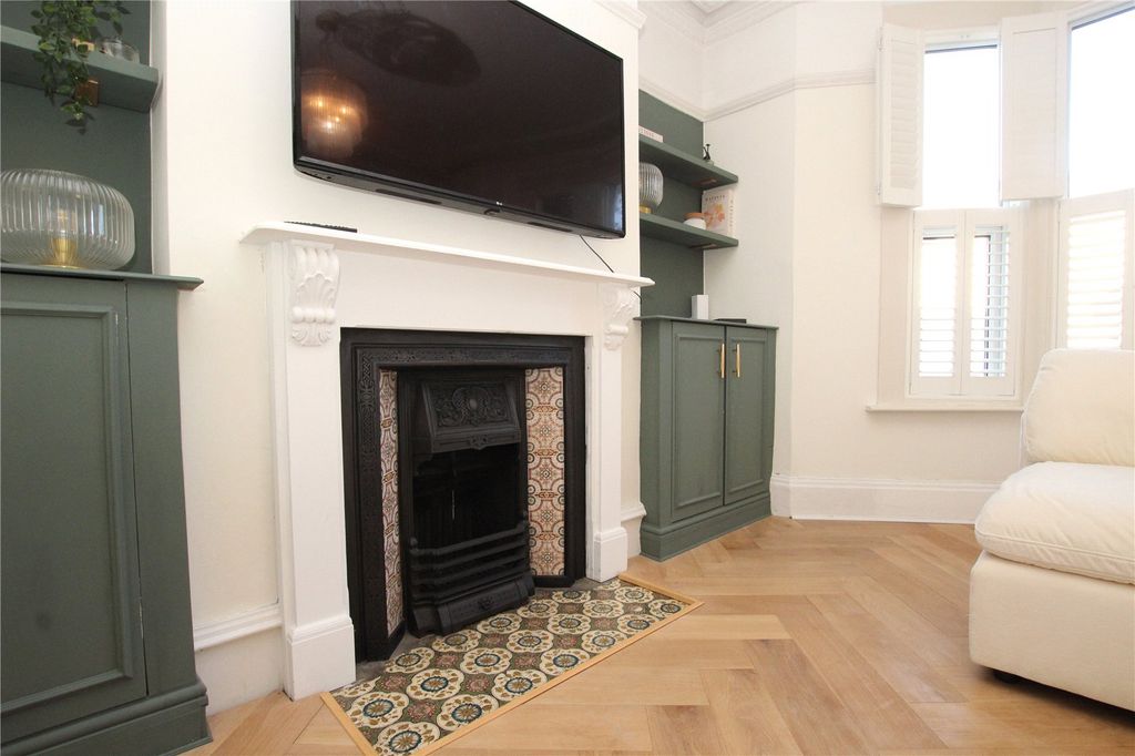 Property photo 3 of 19 Picture 3