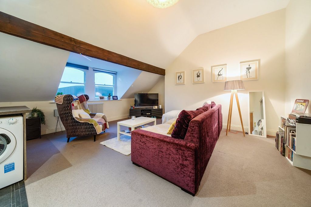 Property photo 2 of 11 Picture No. 17