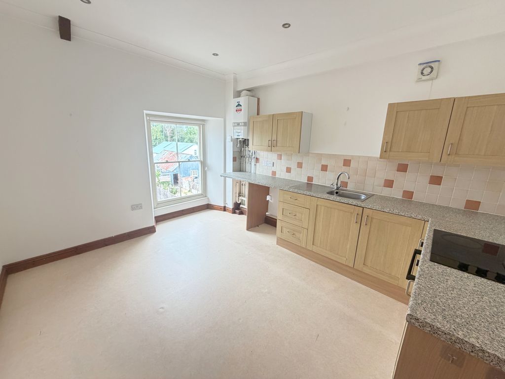 Property photo 3 of 21