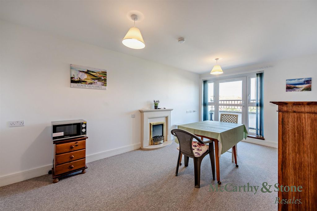 Property photo 3 of 29 8701080-Interior07-800.Jpg