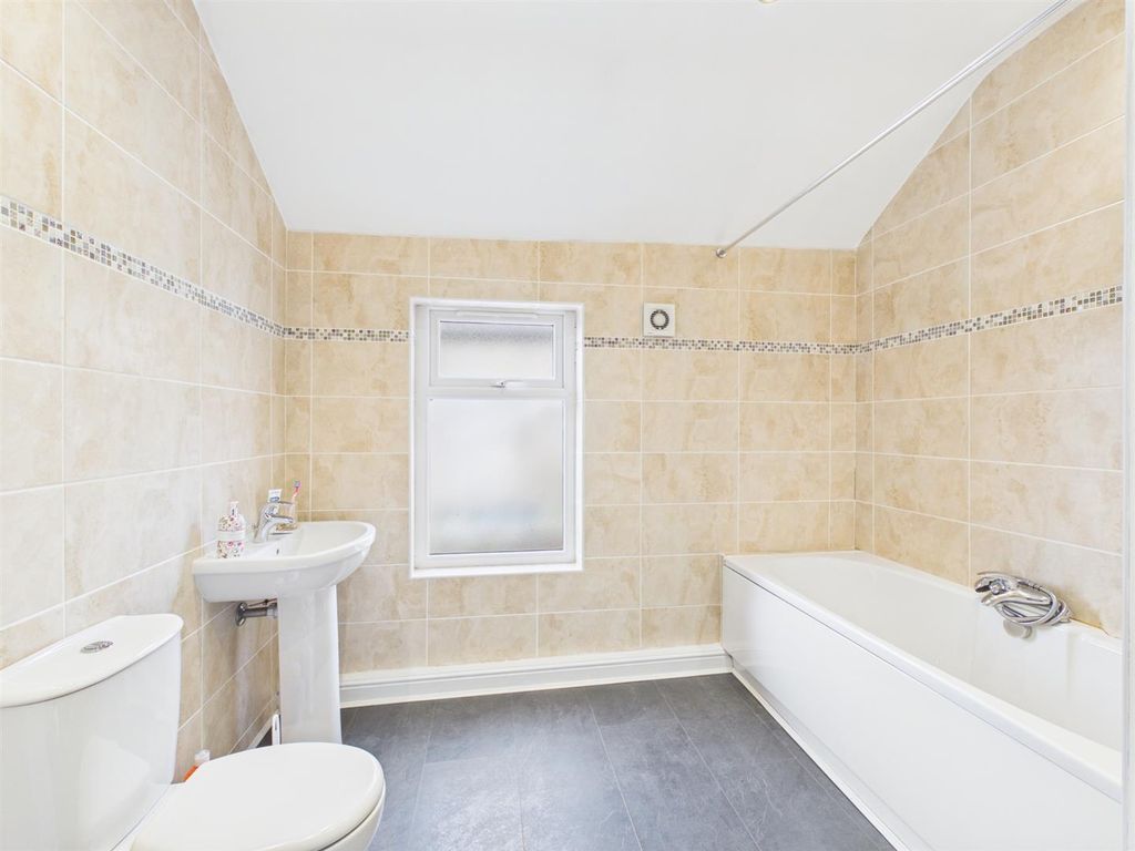 Property photo 3 of 10 Cam04702G0-Pr0166-Still006.Jpg