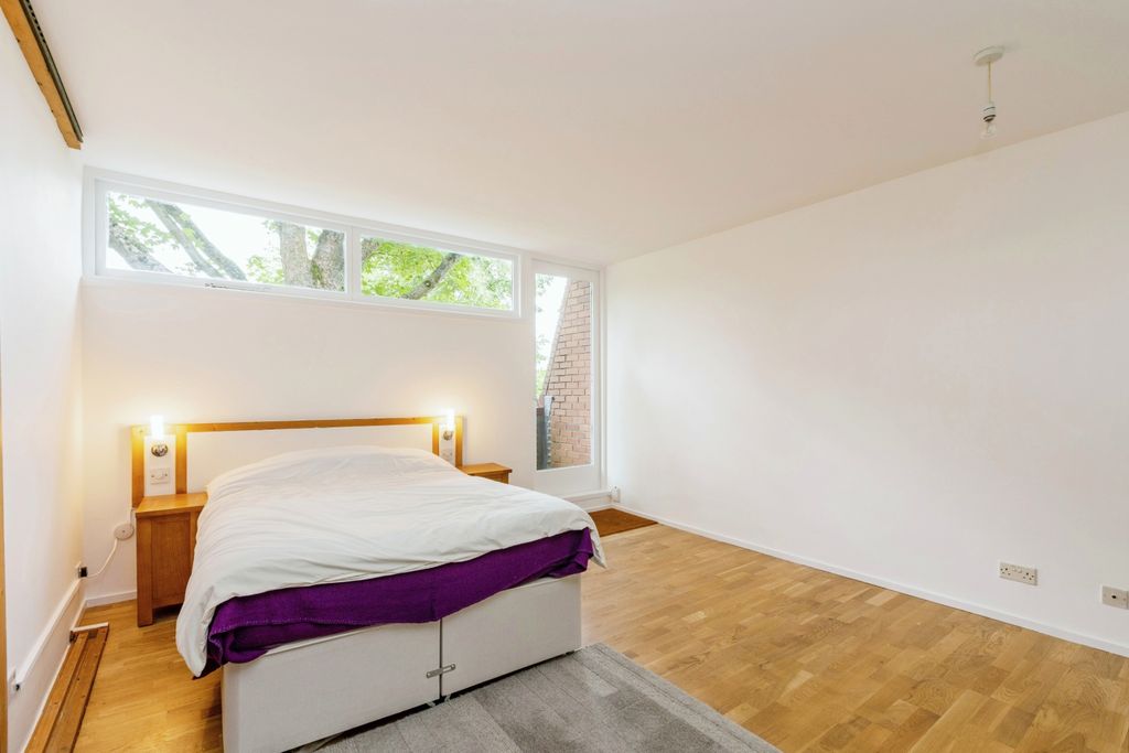 Property photo 3 of 10 25Highgatespinneycre