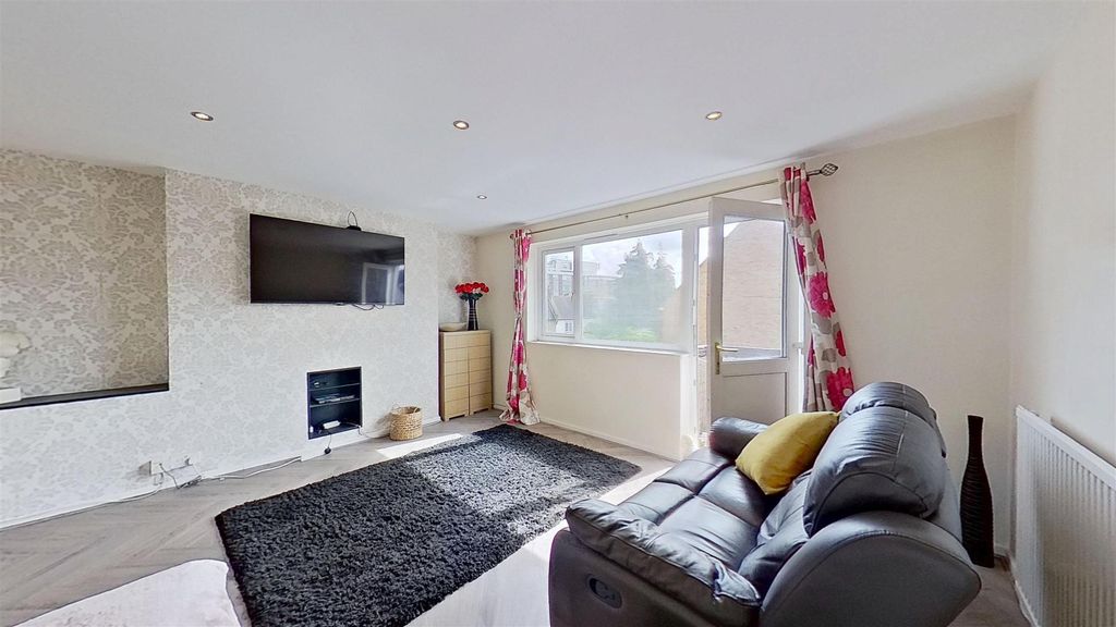 Property photo 2 of 14 Heathfield-Square-Wandsworth-Sw18-04172026_154252.